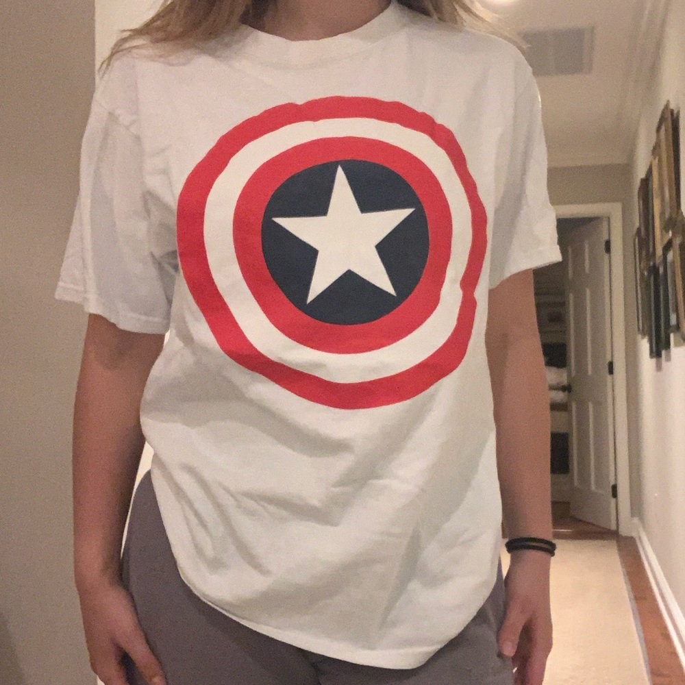 US M unisex white tee captain america shield